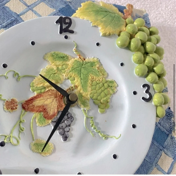 Vintage Handmade 3D Clock  Grapes Dinner Plate With Blue Plaid Tablecloth - Picture 6 of 9